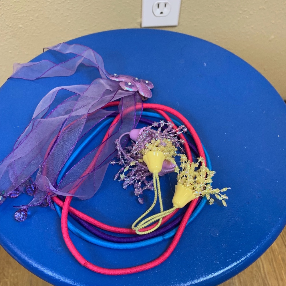 Girl's hair accessories